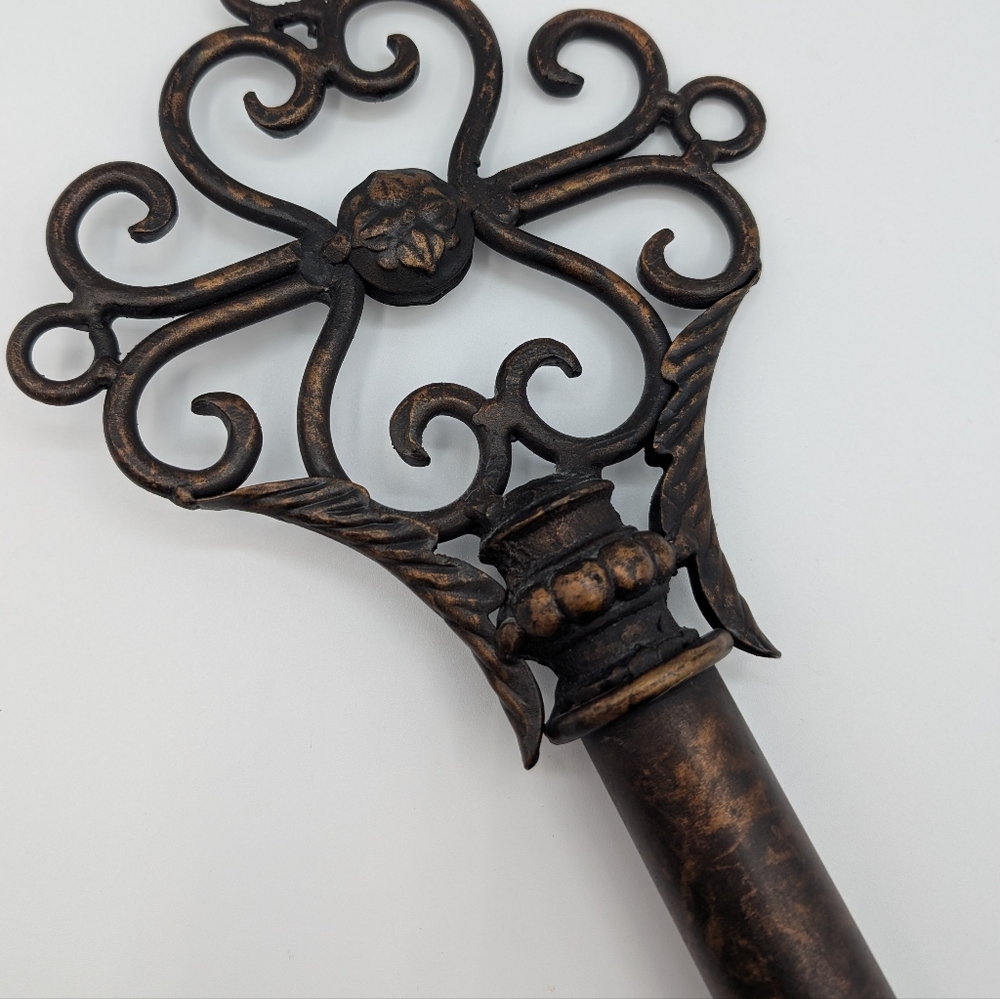 Vintage Style Decorative Key - Picture 4 of 6